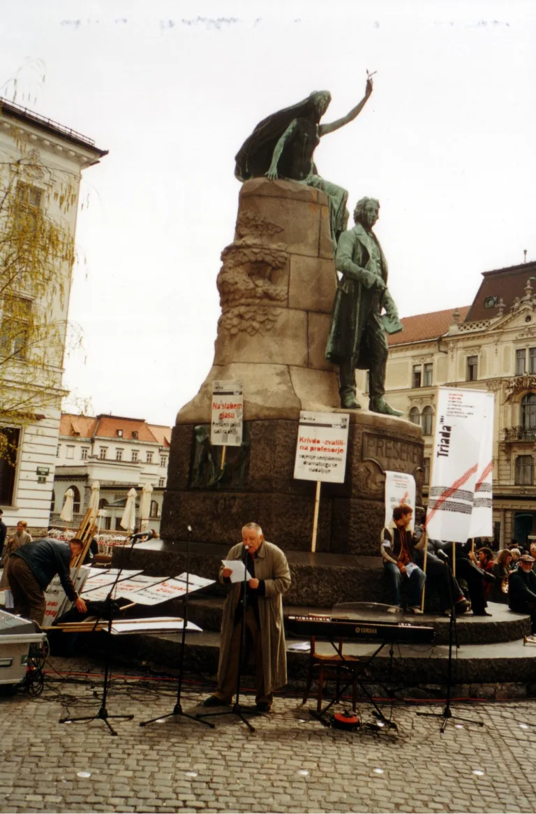 Dušan Jovanović, 2 fotografiji, Fotografija
