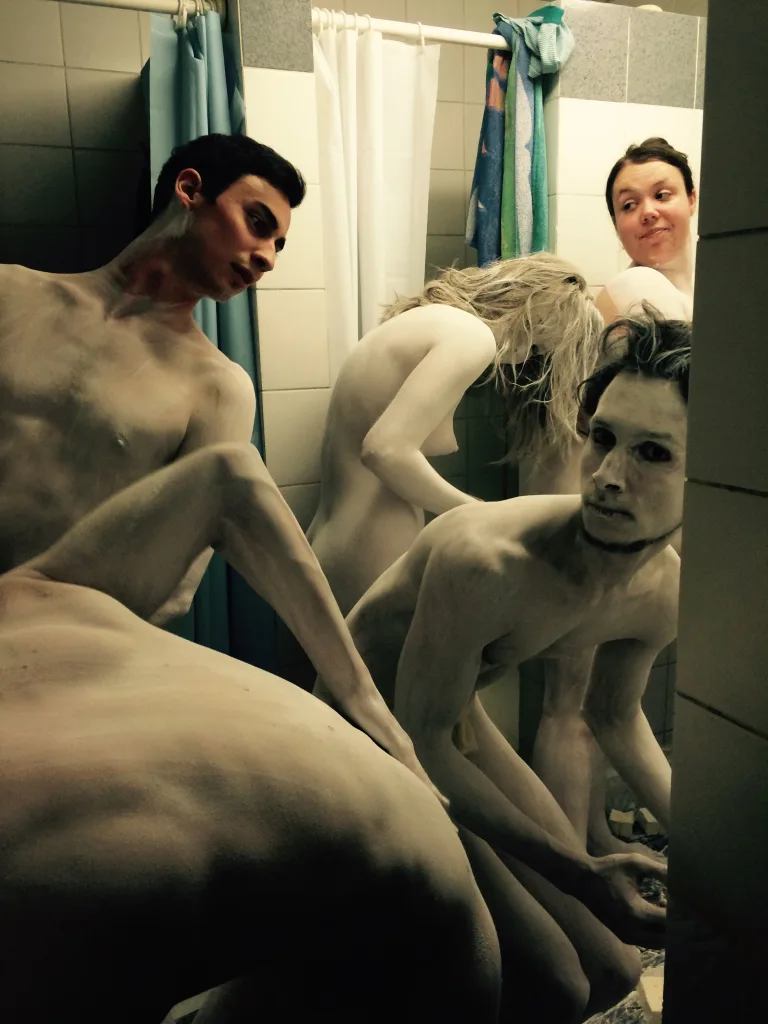 Buto in kontakt improvizacija, Fotografija